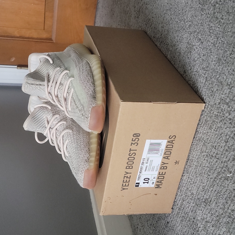 Yeezy 350 Citrin non-reflective